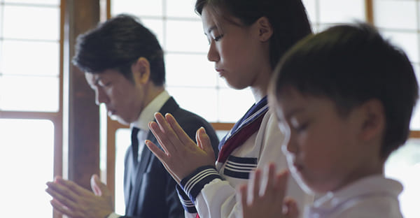 子どもが平服で参列するマナーとは