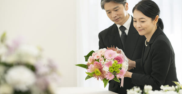家族葬の訃報は事後報告が一般的です