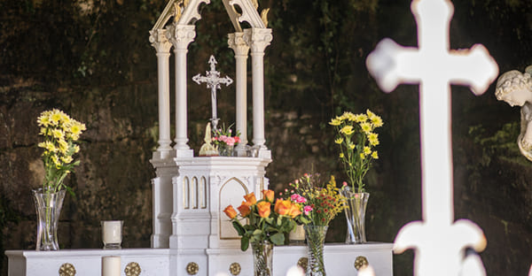 まとめ：キリスト教式の葬儀では、献花を行います